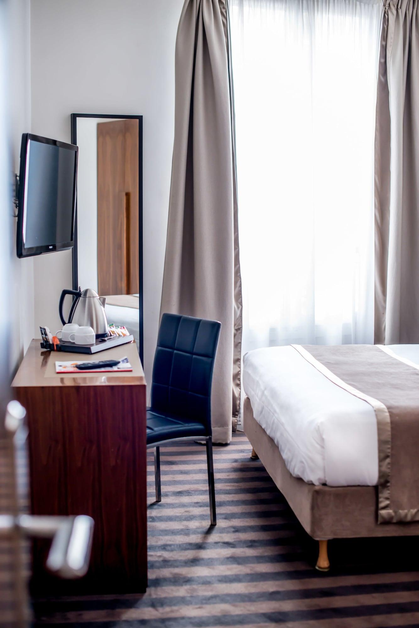Art Hotel Eiffel Paris Bagian luar foto