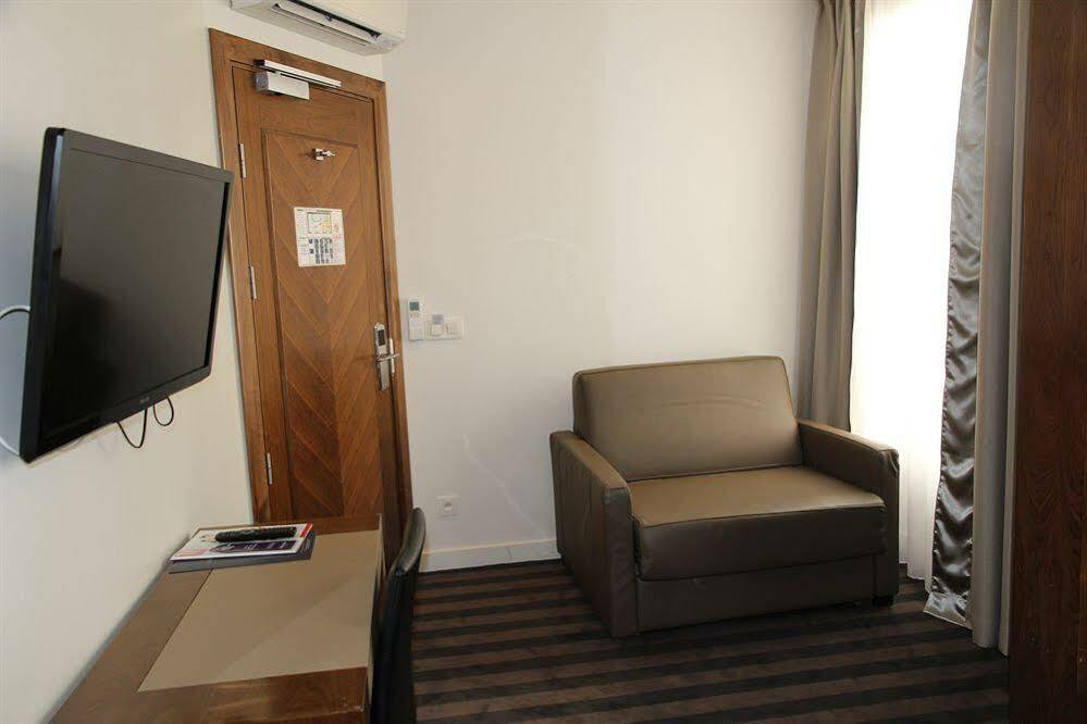 Art Hotel Eiffel Paris Bagian luar foto